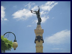 Parque Libertad 07 - Monumento de los Héroes